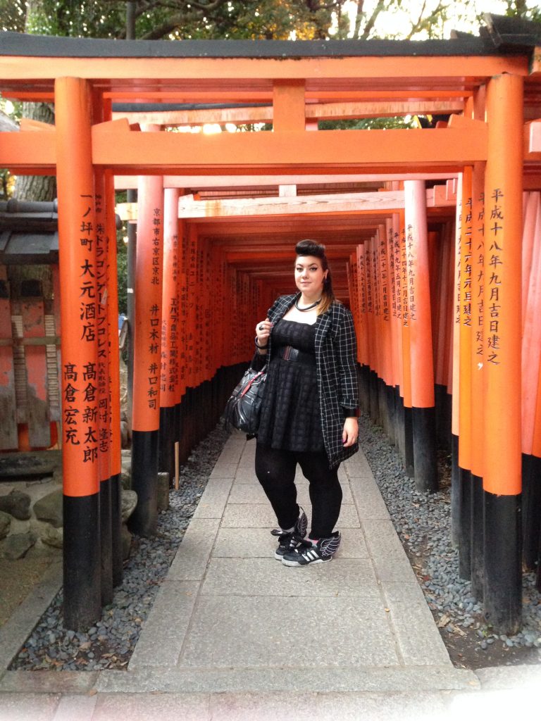 tokyo travel curvy girl city guide japan fushimi inari kyoto
