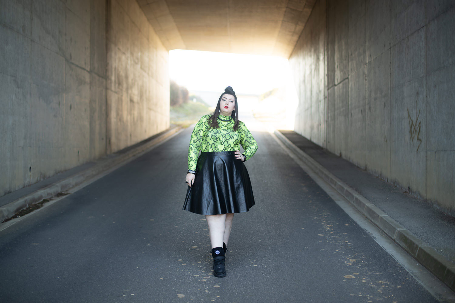 boohoo curve plus size blogger mode grande taille ronde fat snake print leather skirt buffalo